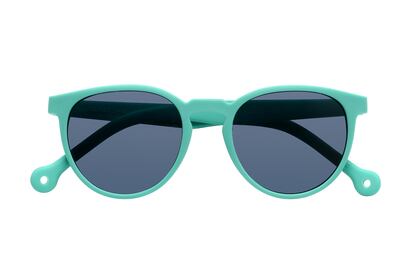 Las gafas de sol de Parafina están hechas con neumáticos 100% reciclados y cuenta con lentes polarizadas. Esta versión en azul turquesa es el mejor complemento del verano.

55€