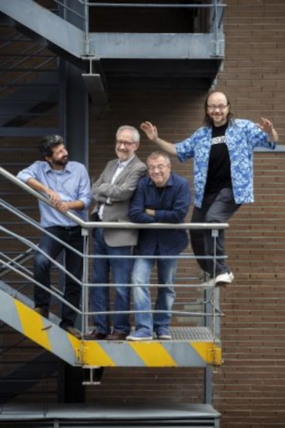 De izquierda a derecha, los directores Alberto Rodríguez, Emilio Martínez-Lázaro, Daniel Monzón y Santiago Segura, en EL PAÍS.