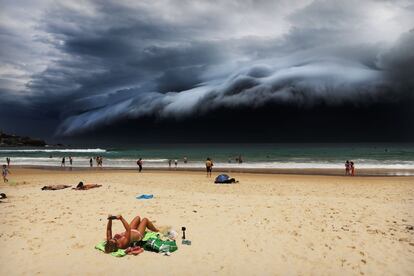 El fotógrafo del 'Daily Telegraph' Rohan Kelly ha sido galardonado con el primer premio en la categoría de Naturaleza para una única foto. La imagen de la tormenta fue tomada el 6 de noviembre desde la playa de Bondi, en Australia.