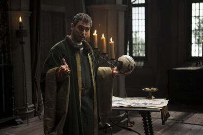 El actor Julio Manrique, en el papel de Colón.