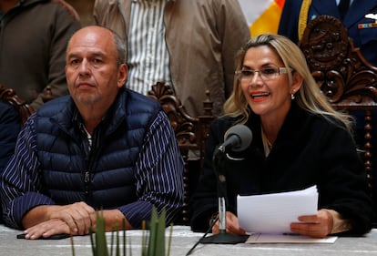 Arturo Murillo junto a la expresidenta de Bolivia, Jeanine Áñez