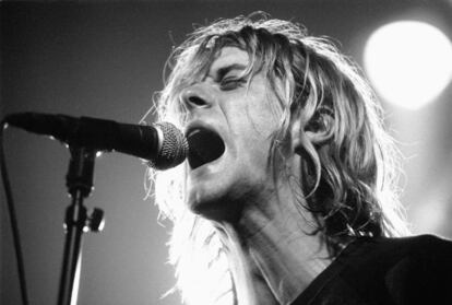 “Kurt Cobain tem um ou dois discos, isso não é suficiente. Só porque está morto faz de você um ícone? Não e não”, afirmou o vocalista e baixista Gene Simmons, do Kiss. Na foto, Cobain durante uma apresentação em Amsterdã, em 25 de novembro de 1991.