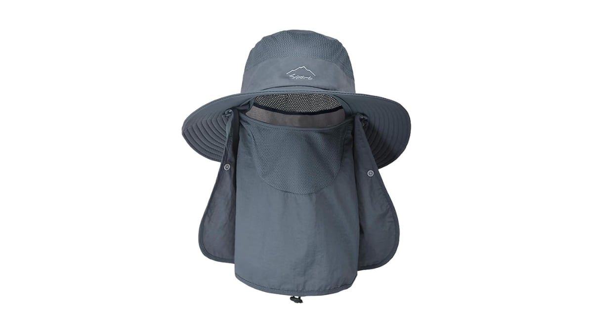 Gorra con protección de cuello y también de cara.