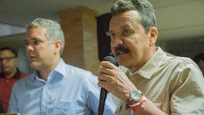 El coronel John Marulanda e Iván Duque en 2018.