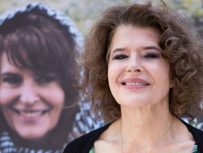 Fanny Ardant, el martes en Madrid delante de un cartel de 'Lola Pater'.