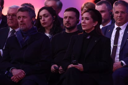 Los reyes Federico y Mary de Dinamarca se han mostrado muy cercanos al rey Carlos III, con quien han compartido confidencias antes del inicio oficial del acto. No ha viajado el príncipe Christian, que comenzará su formación militar la próxima semana.