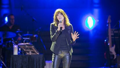 Carla Bruni durante su concierto de este viernes en el Palau