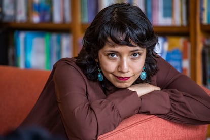 Olivia Teroba en una librería en Ciudad México.