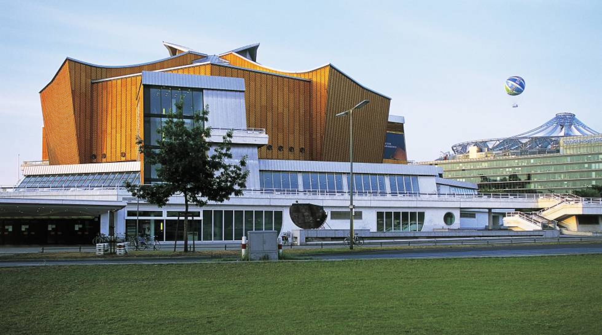 La paradoja del Muro de Berlín: ¿por qué Estados Unidos copió la  arquitectura comunista? | ICON Design | EL PAÍS, image size:1960x1090