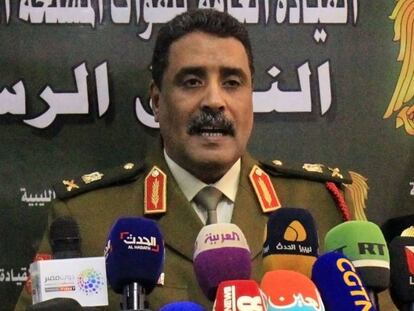 Ahmad al-Mesmari, portavoz de las fuerzas de Hafter, este lunes en Bengasi.