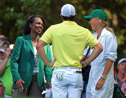 Condoleezza Rice, socia de Augusta, junto a McIlroy y Wozniacki.