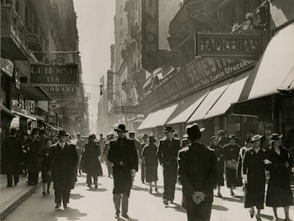 Fotograf&iacute;a de 1936 de la calle Florida de Buenos Aires tomada por Coppola.