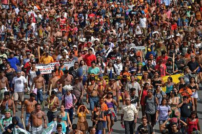 Manifestación de indígenas brasileños en Brasilia.