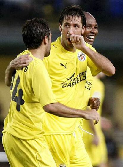 Joan Capdevila celebra su tanto ante el Málaga.