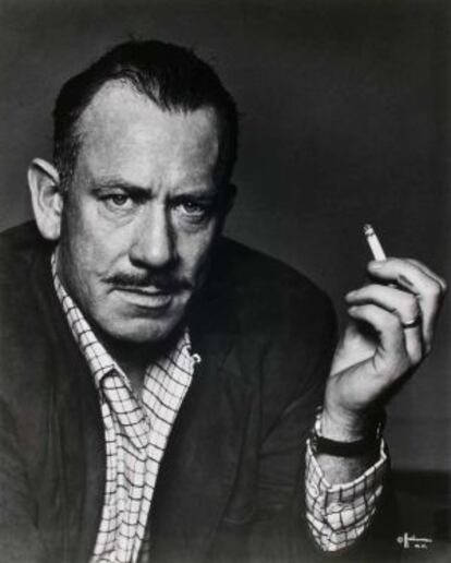 El escritor John Steinbeck, retratado por Capa.