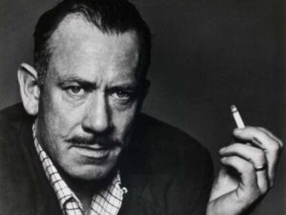 El escritor John Steinbeck, retratado por Capa.