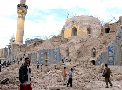 En febrero de 2006 la destrucción de la cúpula del templo chií de Ali Al-Hadi, en Samarra, acaba por desencadenar la guerra civil en el país entre las diferentes facciones musulmanas. Los chiíes respondieron con el ataque a varios templos suníes.