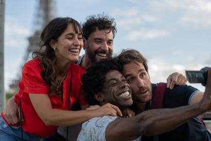 Megan Montaner, Miquel Fernández, Bore Buika y Eduardo Lloveras, en el primer episodio de 'Si lo hubiera sabido'.