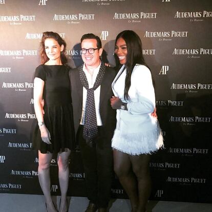 De izquierda a derecha: la actriz Katie Holmes, el responsable de la marca de relojes, Audemars Piguet, y la tenista Serena Williams, en una fiesta organizada por la firma la semana pasada en Miami en el marco de la Art Basel.