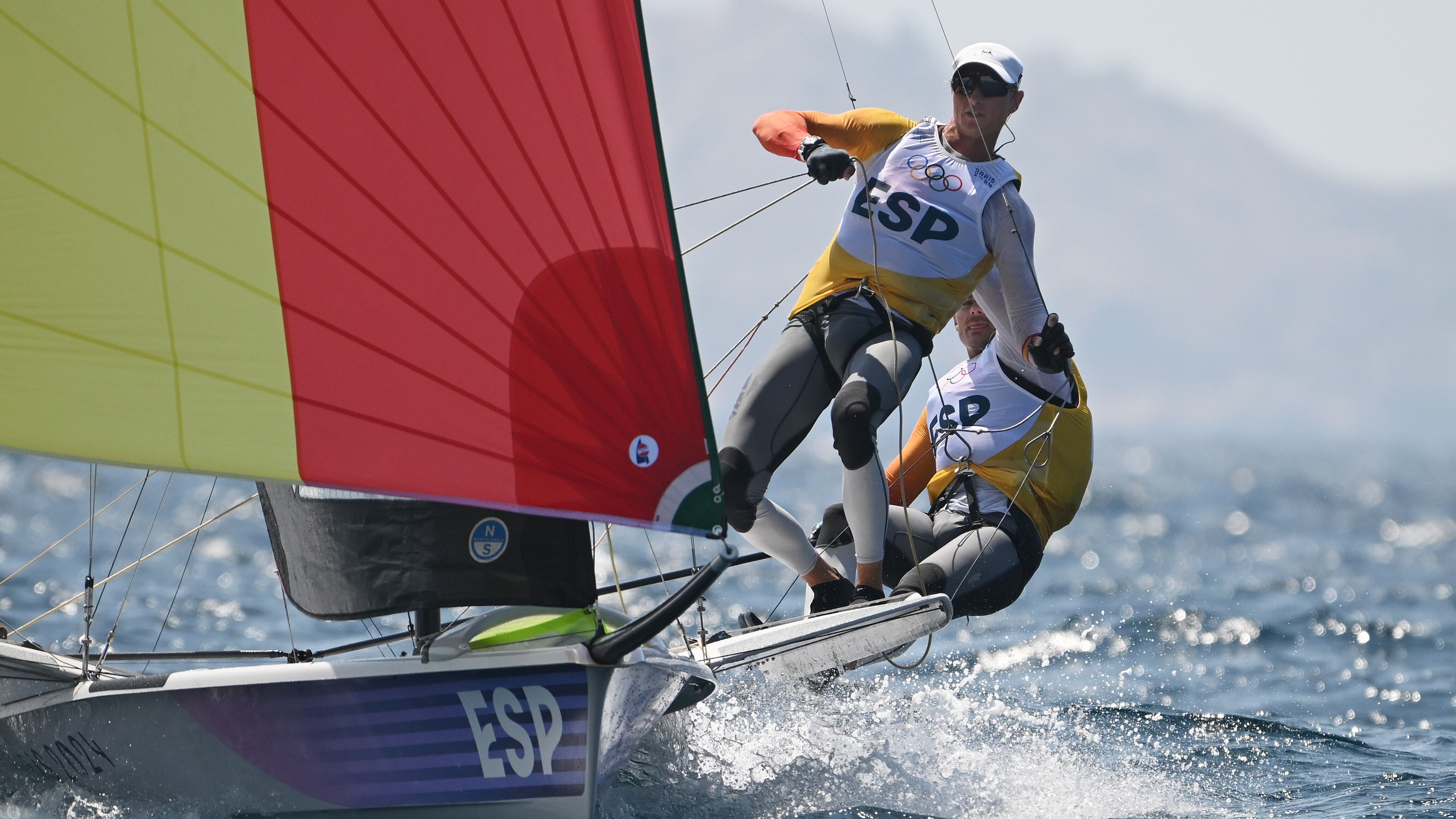 El primer oro de España viene del mar: Diego Botín y Florian Trittel son campeones olímpicos de 49er 