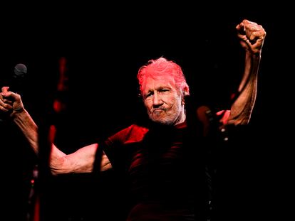 Roger Waters, en un momento del concierto ayer en Barcelona.