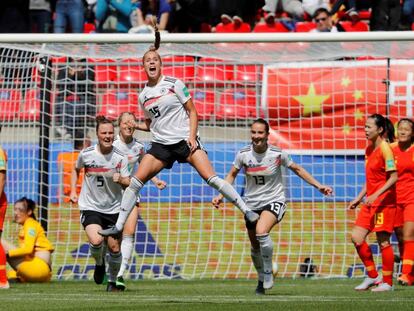 Giulia Gwinn celebra el solitario gol que dio la victoria a Alemania en su primer partido en el Mundial ante China.