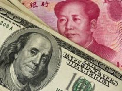 Billetes de dólar estadounidenses (i) y Renminbi chinos. EFE/Archivo