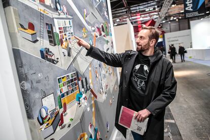 Edgar Plans en el espacio de EL PAÍS en Arco. Álvaro García. 