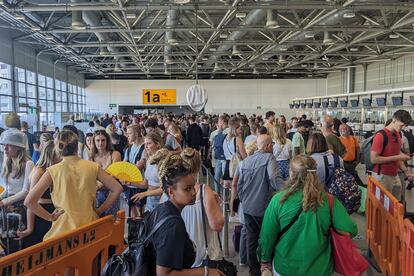 Colas en el control de seguridad del aeropuerto de Schiphol, Ámsterdam, el pasado 19 de julio.