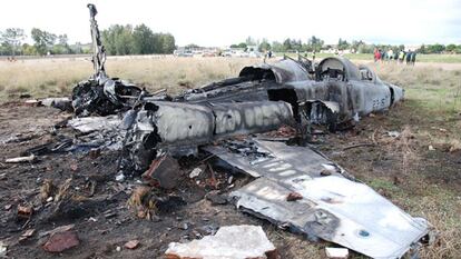 Estado en que quedó el F-5 accidentado en Talavera la Real (Badajoz).