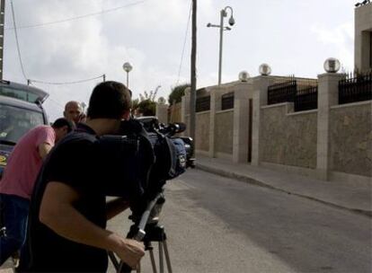 La casa del diputado Vladislav Réznik en Calvià (Mallorca), tras el registro policial.