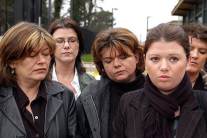 Las cuatro hermanas y la novia de Robert McCartney, asesinado en un <i>pub</i> de Belfast.