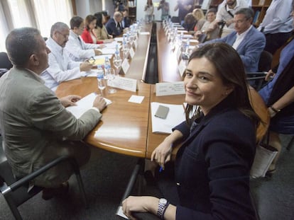 La consejera de Sanidad, Carmen Mont&oacute;n, durante la reuni&oacute;n del consorcio del Hospital provincial de Castell&oacute;n.