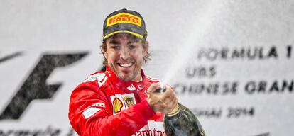 Fernando Alonso, en el podio del GP de China de 2014.