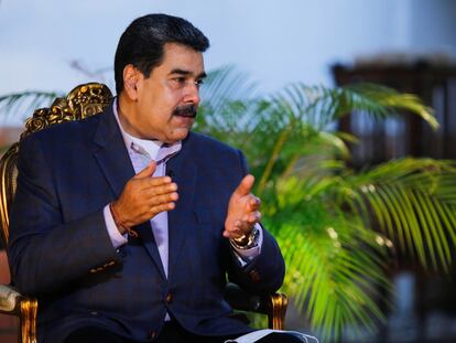 El presidente de Venezuela, Nicolás Maduro, brinda una entrevista en el Palacio de Miraflores, Caracas, el 23 de agosto de 2020.