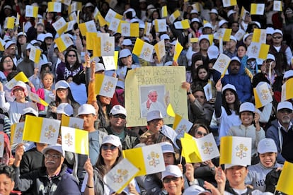 La ceremonia oficiada en inglés, con homilía en italiano, exhortó a los fieles asistentes a "practicar la mansedumbre y la justicia a pesar de todo, a ser misericordiosos con todos, a vivir la aflicción unidos a Dios".