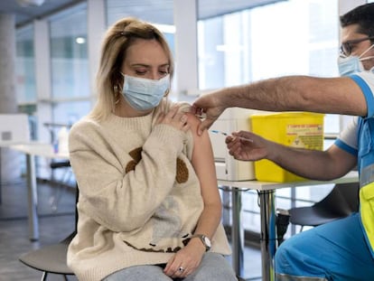 Campaña de vacunación de mayores de 30, en Madrid.