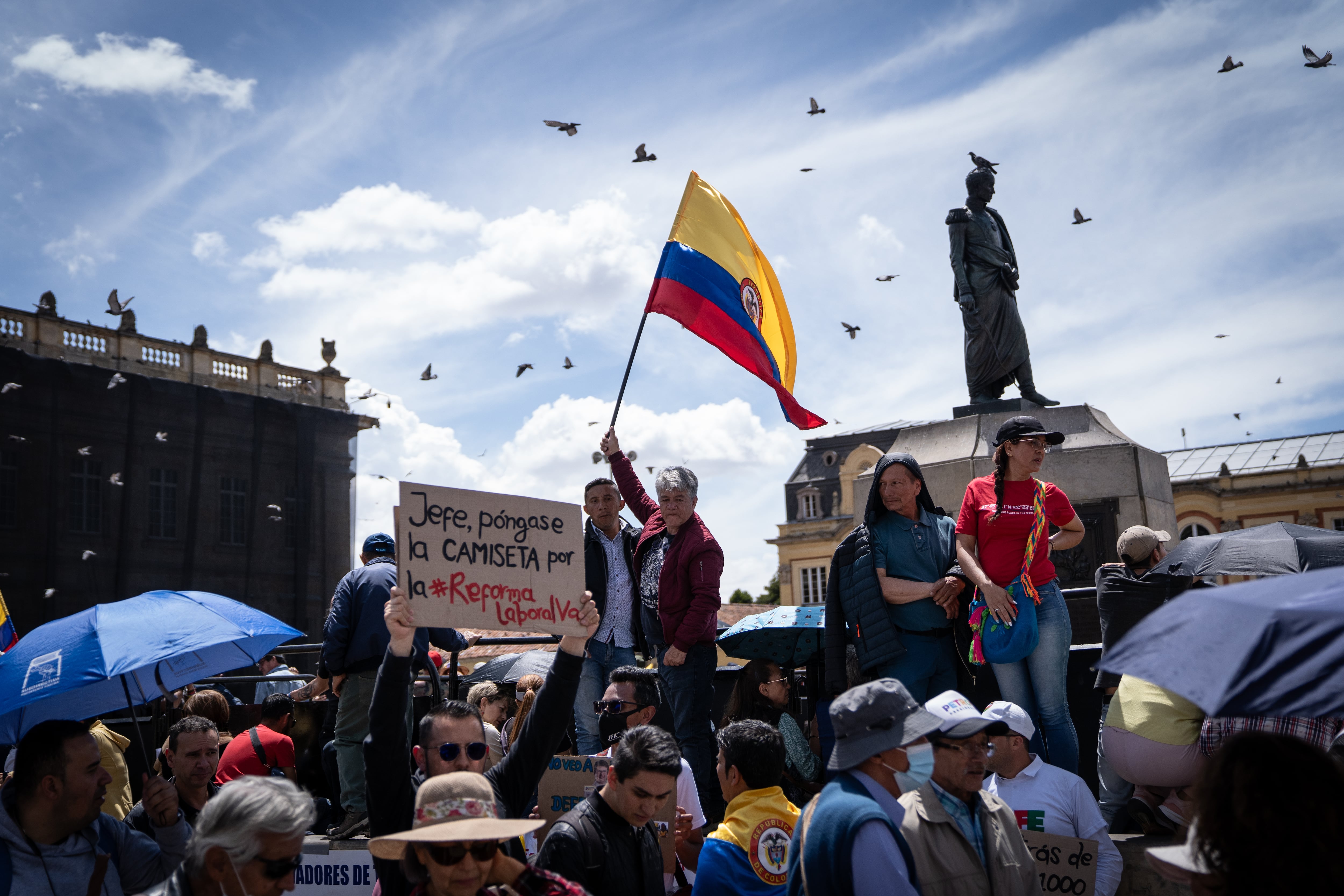 Más reforma pensional que golpe blando: miles de manifestantes acuden a la convocatoria del Gobierno para la “marcha de las canas”