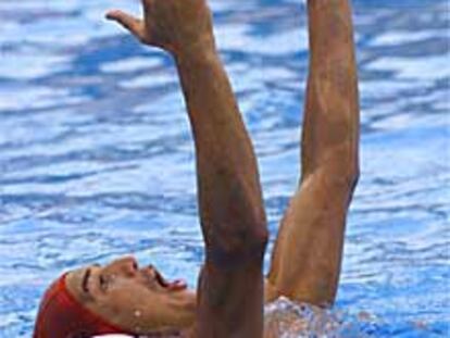 Jesús Rollán levanta los brazos al cielo tras el triunfo.