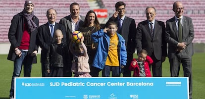 Foto tras el acuerdo de las fundaciones del Barça, de Messi y el IESE con el Hospital Sant Joan de Déu.