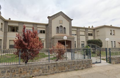 Entrada de la residencia Nuestra Señora del Rosario de Cascante (Navarra).