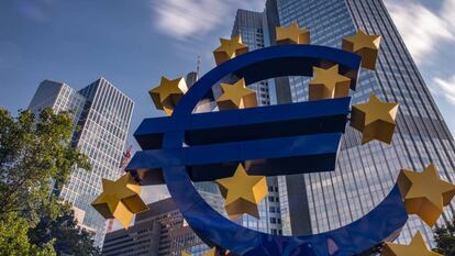 Exterior del Banco Central Europeo, en Fráncfort, la entidad que regula la política económica y monetaria de la UE. / ISTOCK