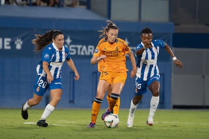 Las jugadoras del Espanyol Ainoa Campo y Amanda Uju Mbadi