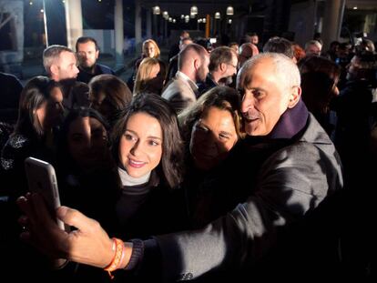 La líder de Ciudadanos en Cataluña, Inés Arrimadas, a su llegada al acto de inicio de campaña para las elecciones andaluzas del próximo 2 de diciembre, en Málaga. 