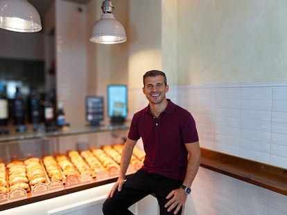 Alejando Polo, consejero delegado de Malvón, junto a sus empanadas.