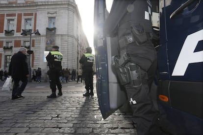Policías municipales en la puerta del Sol de Madrid.