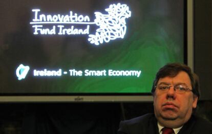 El primer ministro irlandés,  Brian Cowen, hoy antes de una conferenncia en Dublín