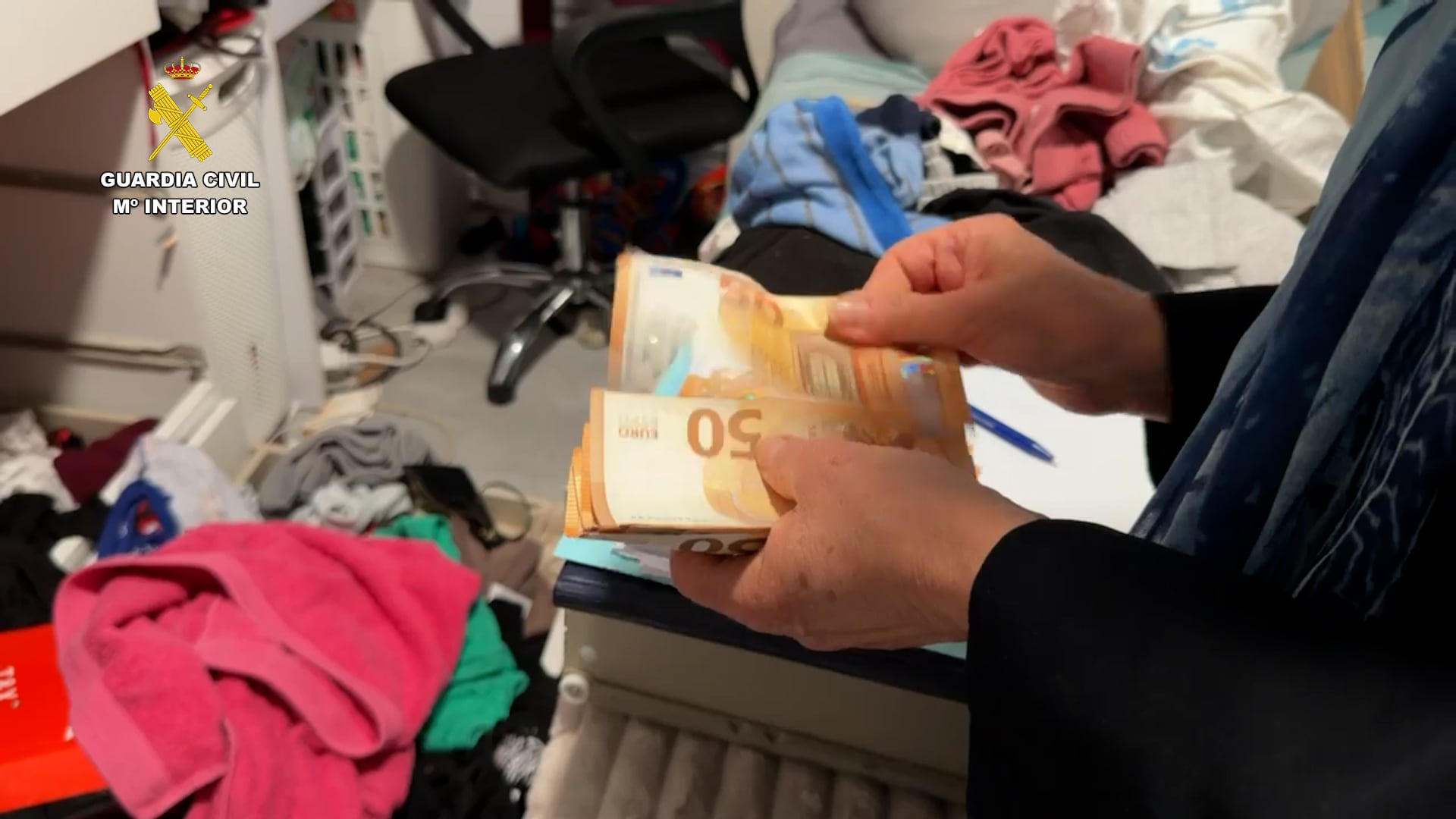 Cae una red de estafas bancarias con una base de datos robados a medio&hellip;