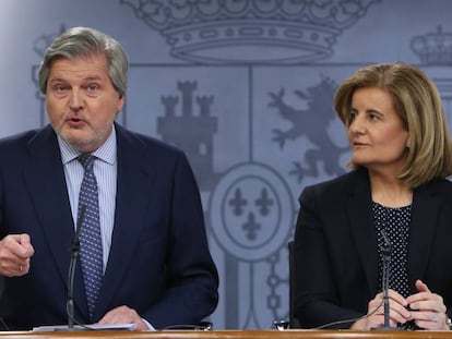Méndez de Vigo i Fátima Bañez durant la roda de premsa .