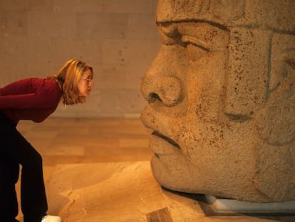 Una de las grandes cabezas olmecas que se exhiben en el Museo de Antropolog&iacute;a de la ciudad.